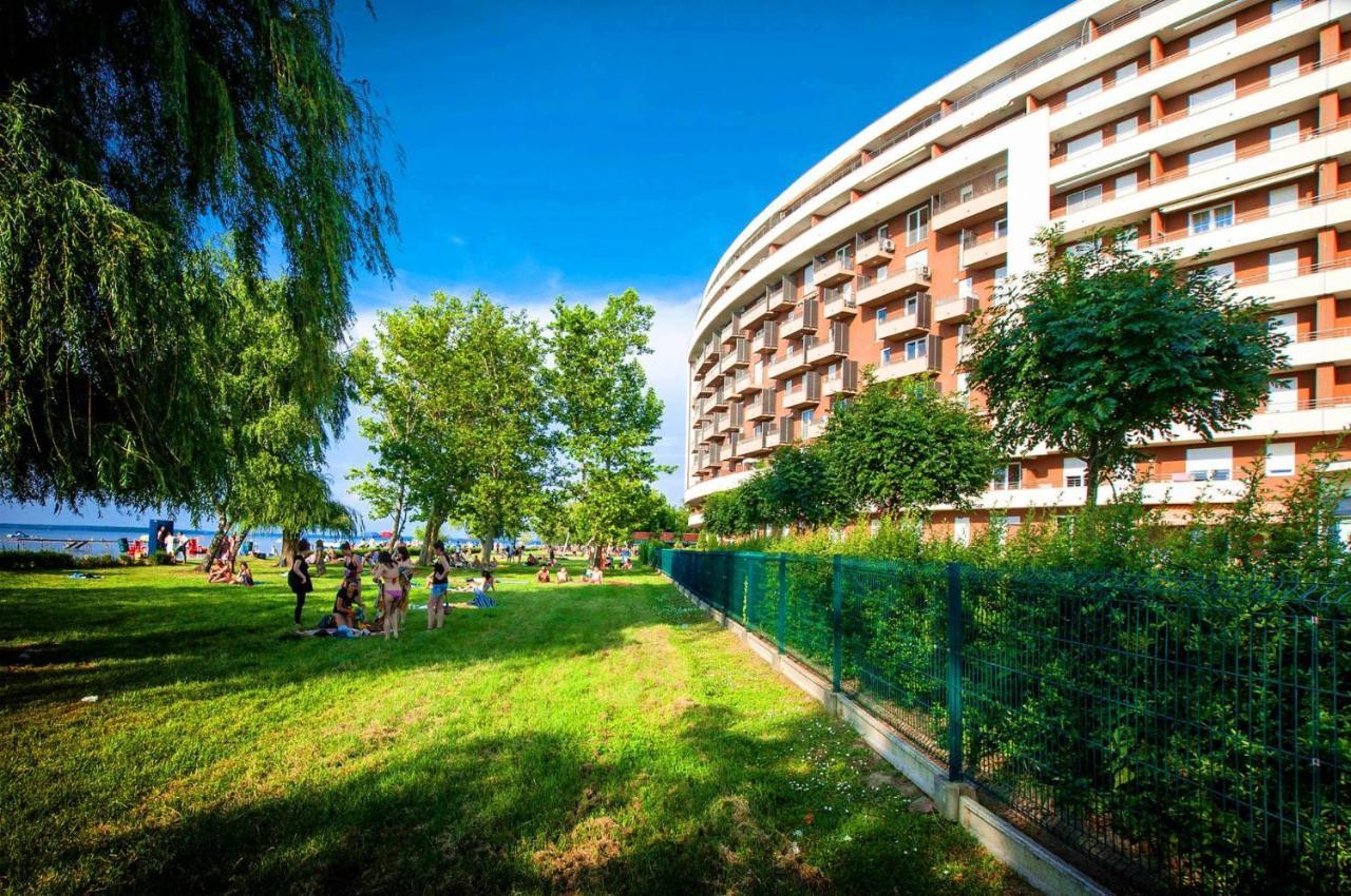 Club 218 Wellness Luxus Apartman Siofok Ngoại thất bức ảnh
