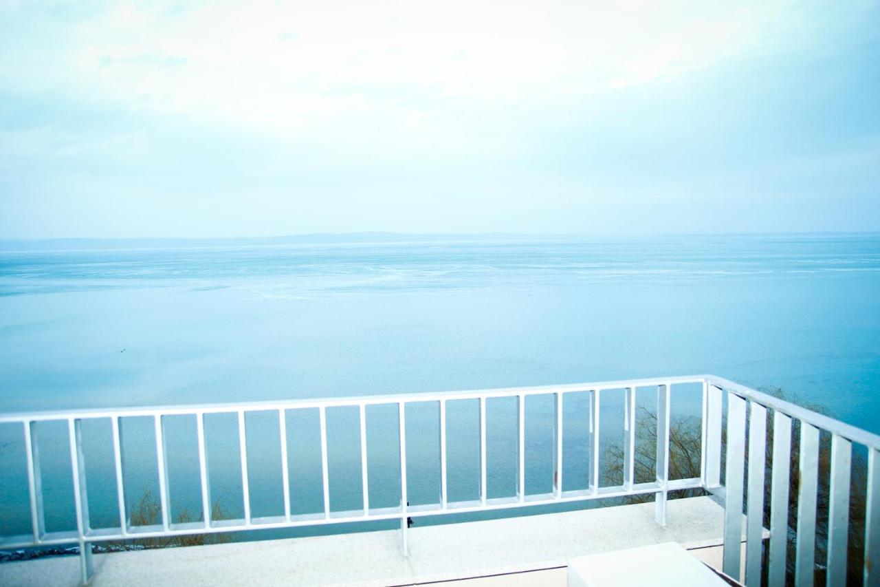 Club 218 Wellness Luxus Apartman Siofok Ngoại thất bức ảnh