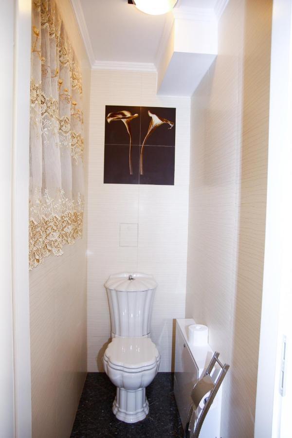 Club 218 Wellness Luxus Apartman Siofok Ngoại thất bức ảnh
