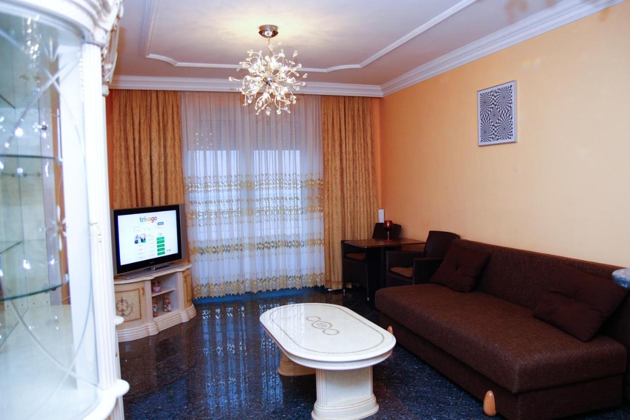 Club 218 Wellness Luxus Apartman Siofok Ngoại thất bức ảnh