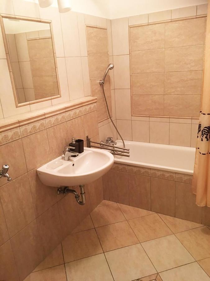 Club 218 Wellness Luxus Apartman Siofok Ngoại thất bức ảnh