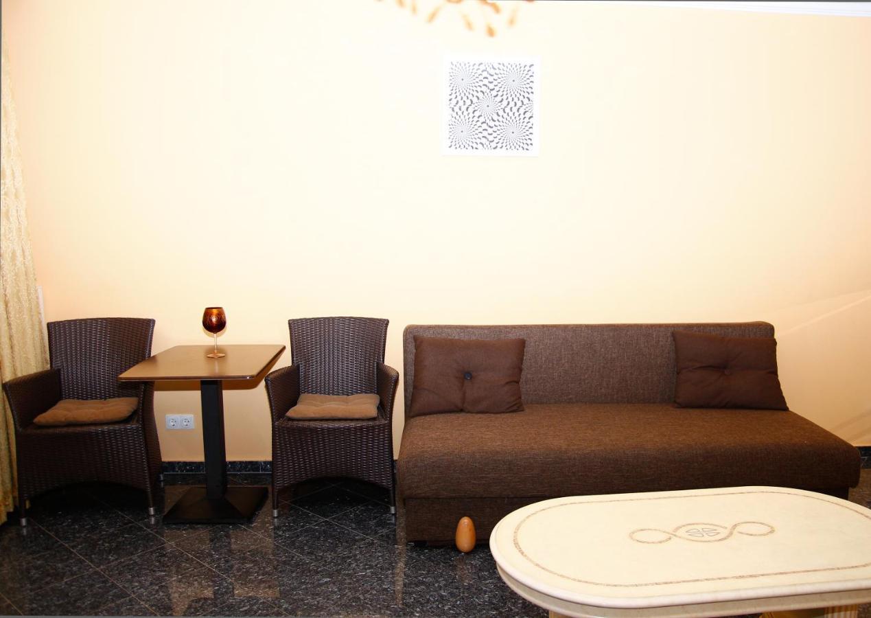 Club 218 Wellness Luxus Apartman Siofok Ngoại thất bức ảnh
